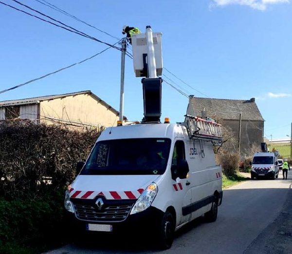 Déploiement aérien de la fibre optique à Calmont